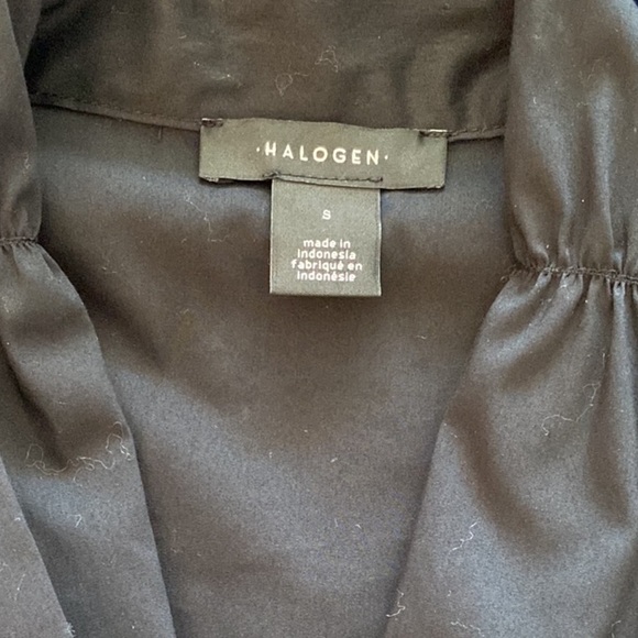 Halogen button front blouse long sleeve button cuffs. Cute ties at neck. Small
C - Picture 8 of 8